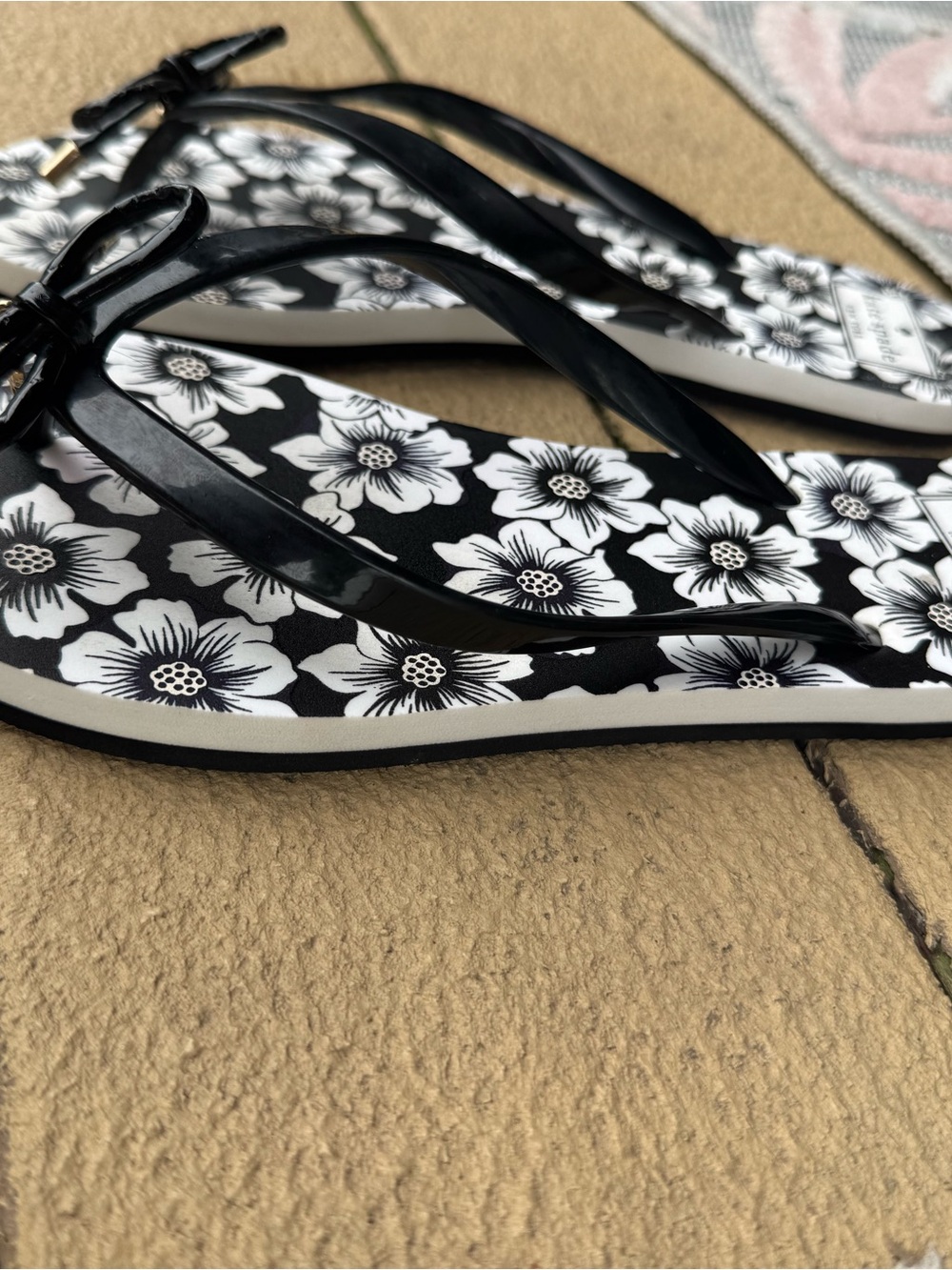 kate spade Black & White Floral Thong Sandals - Picture 3 of 4